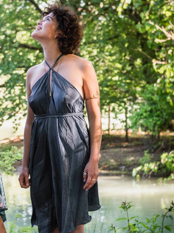 Das kurze Magische Kleid Midnight Grey