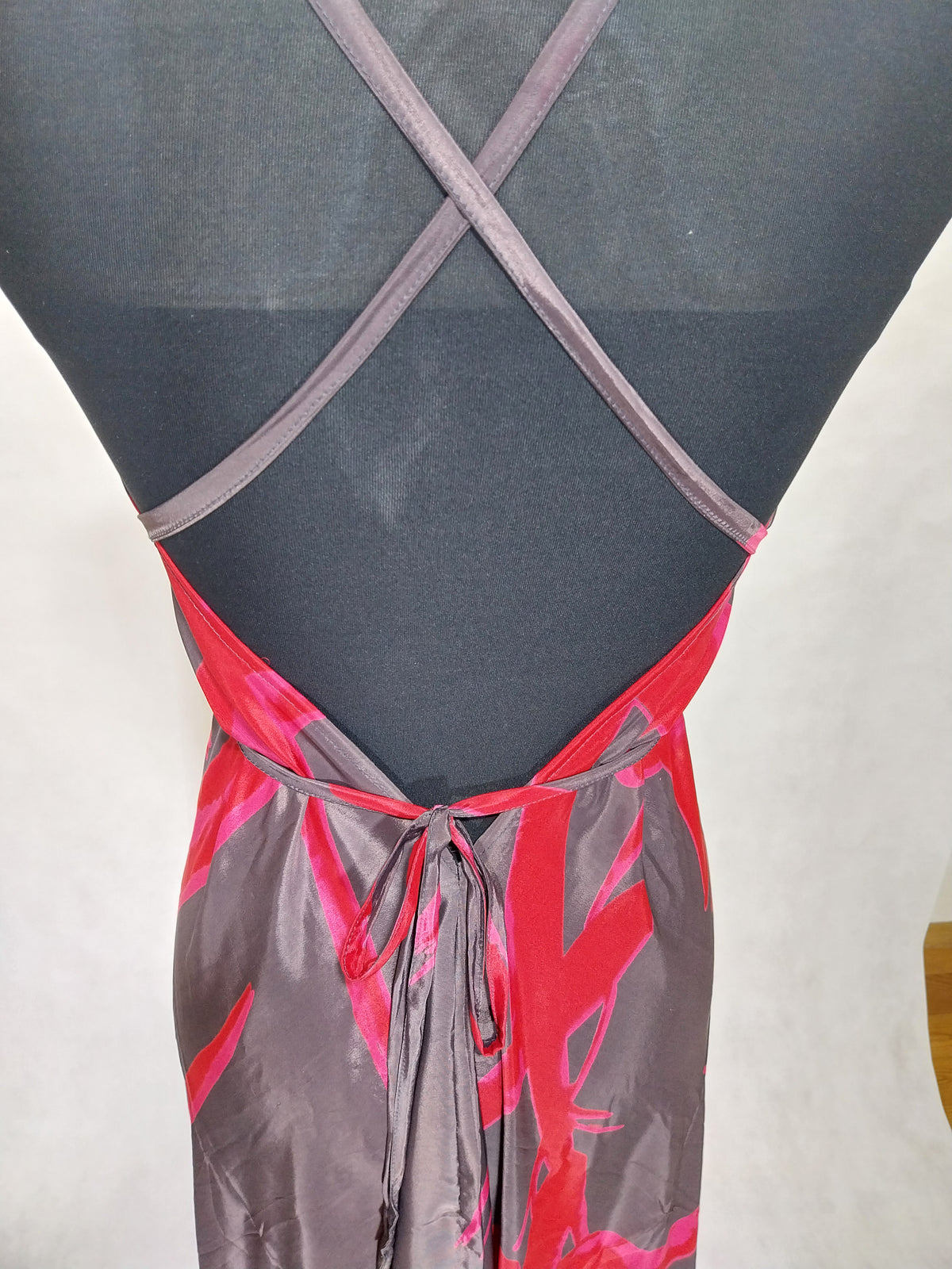 Das lange Magische Kleid The Devil's Wife