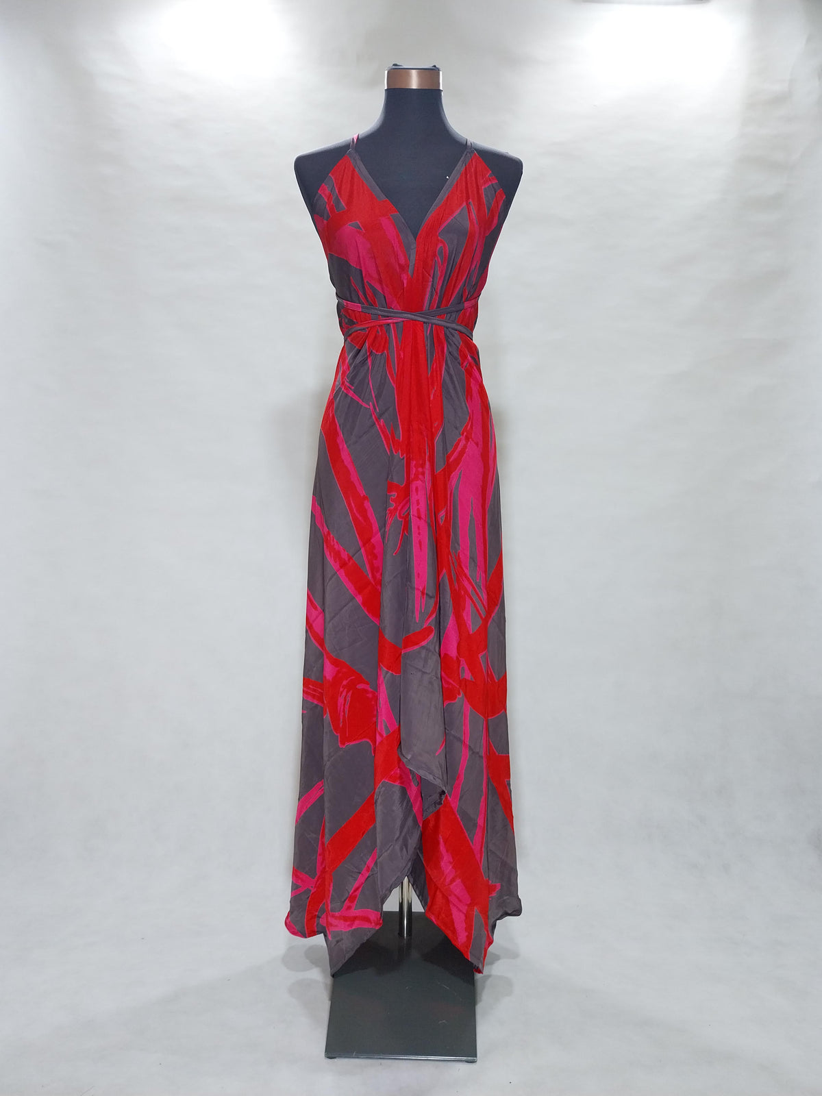 Das lange Magische Kleid The Devil's Wife