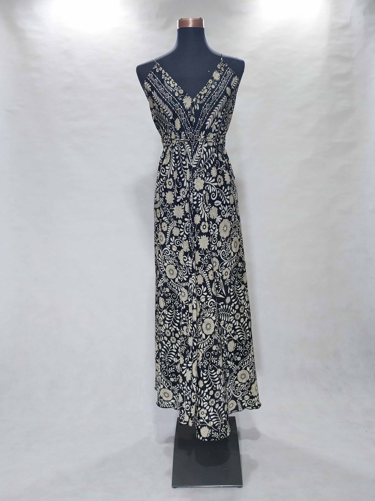 Das lange Magische Kleid Flowerpower black and white